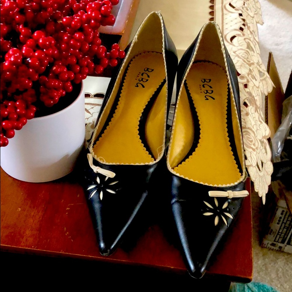 Bcbg barely worn kitten heels size 9